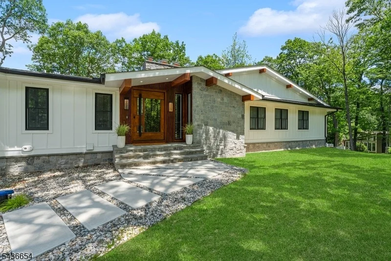 Photo of 9 Hilltop Rd