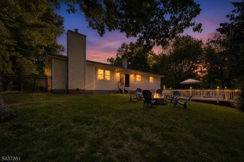 Photo of 16 Windsor Dr
