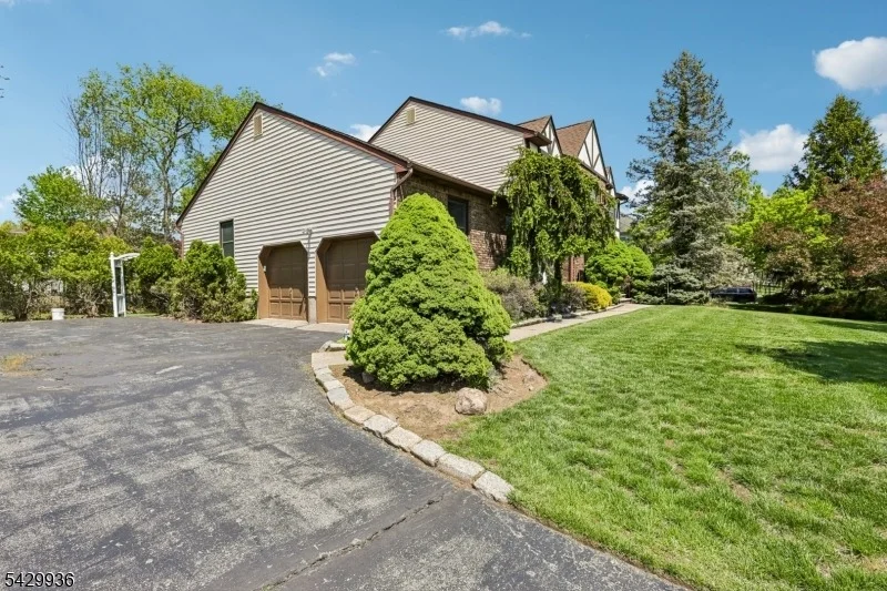 Photo of 28 Verkade Dr