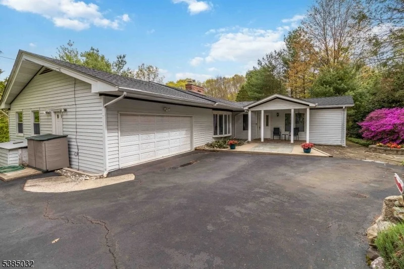 Photo of 6 Seabert Ln