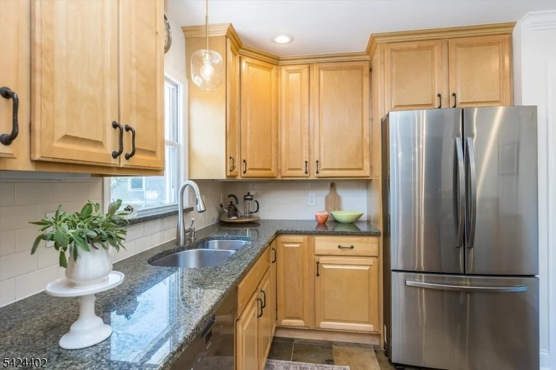 Photo of 30 Bellaire Dr