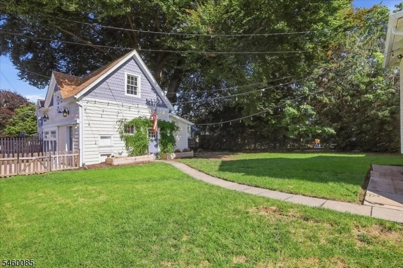 Photo of 406 W Moore St