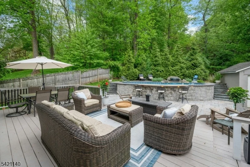 Photo of 744 River Rd