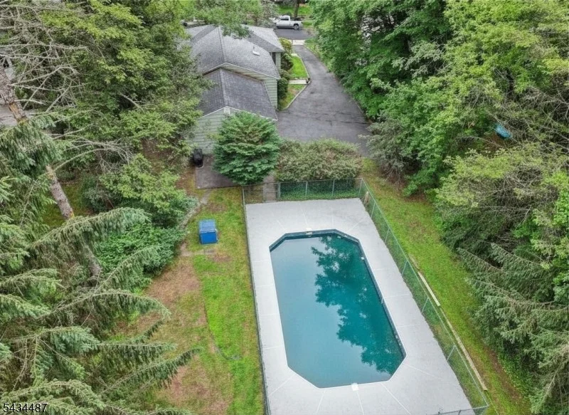 Photo of 137 Beekman Rd