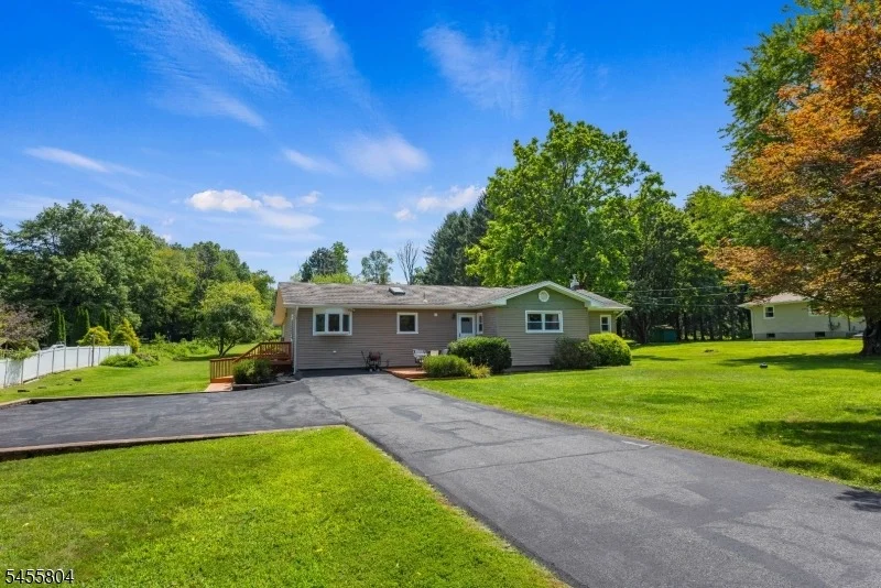 Photo of 39 Cornhollow Rd