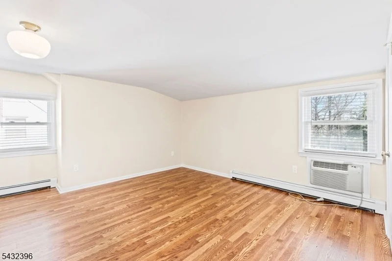 Photo of 663 Mountain Ave