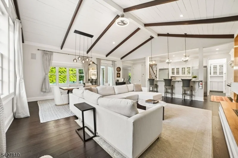 Photo of 77 Kent Place Blvd