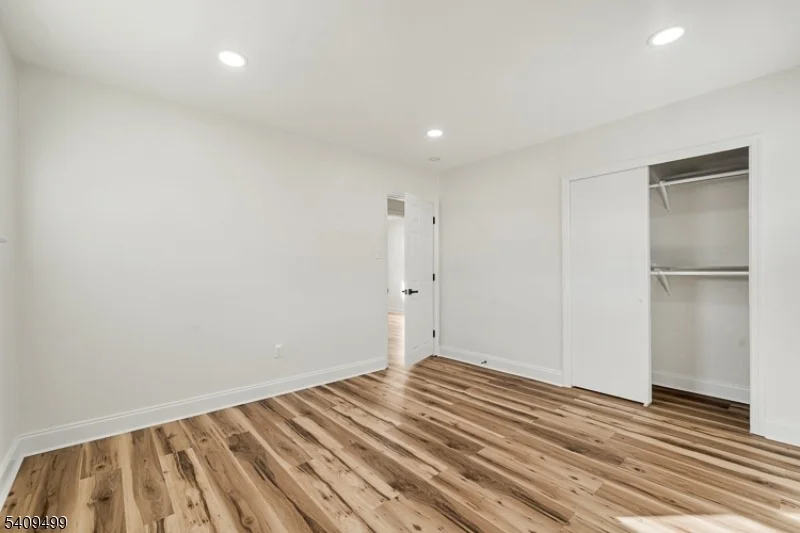 Photo of 33 Sycamore Dr