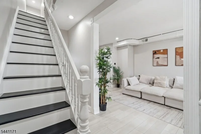 Photo of 87 Madison Ave