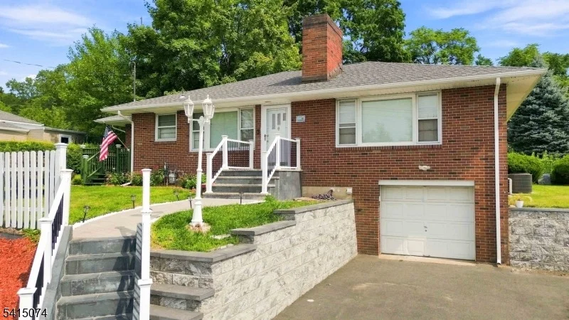 Photo of 1 Roy St