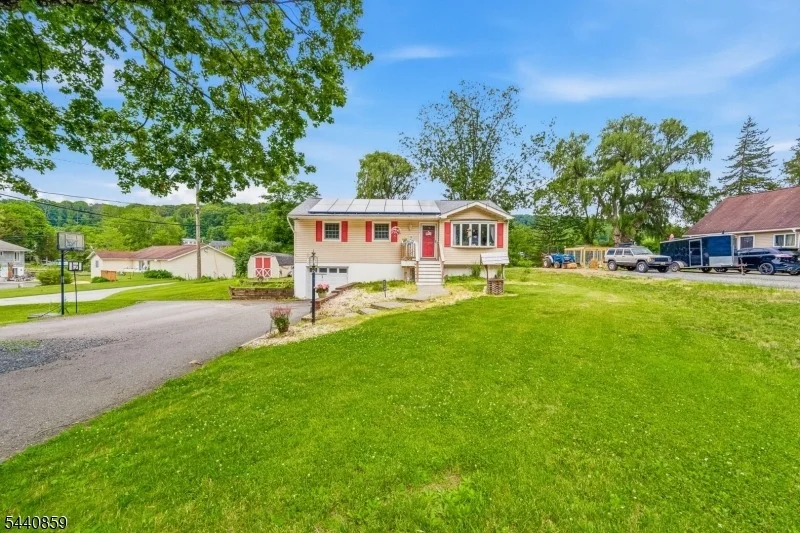 Photo of 194 Decker Pond Rd