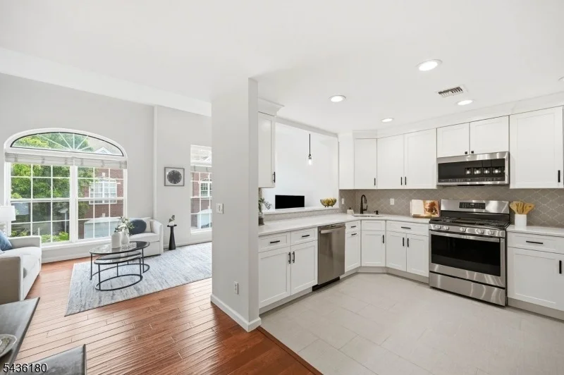 Photo of 281 Riverwalk Way