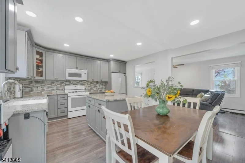 Photo of 39 Delaware Rd