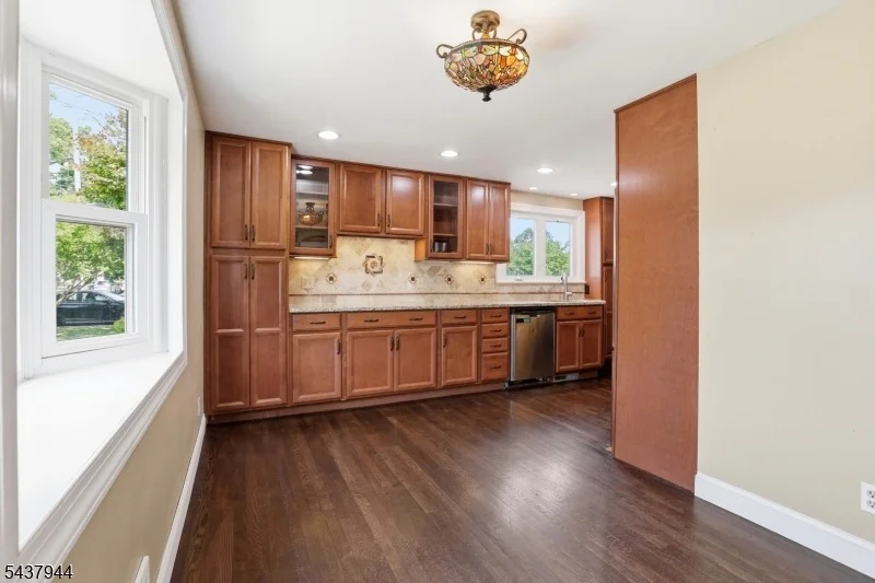 Photo of 641 Greenbrook Rd