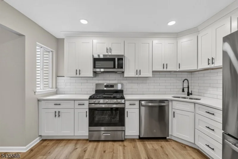 Photo of 32 Woods Edge Dr