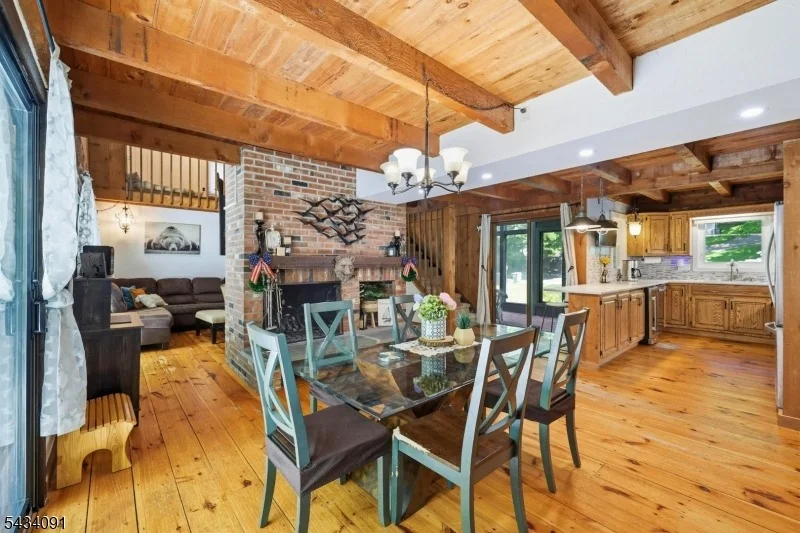 Photo of 35 Mockingbird