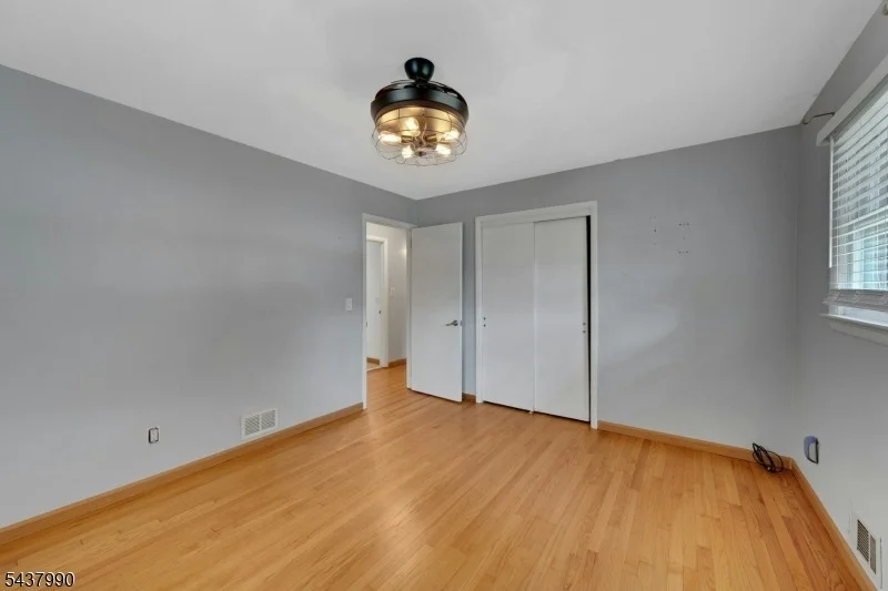 Photo of 451 Chestnut St