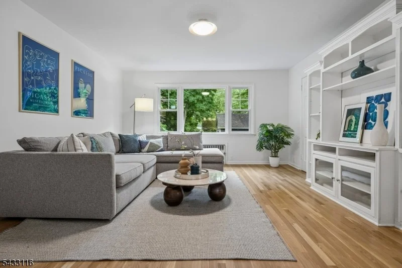 Photo of 108 Oakview Ave