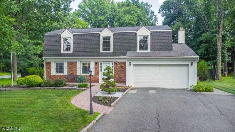 Photo of 37 Camelot Dr