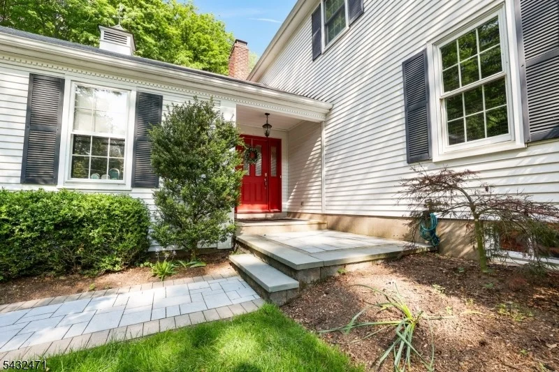 Photo of 7 Pontiac Dr