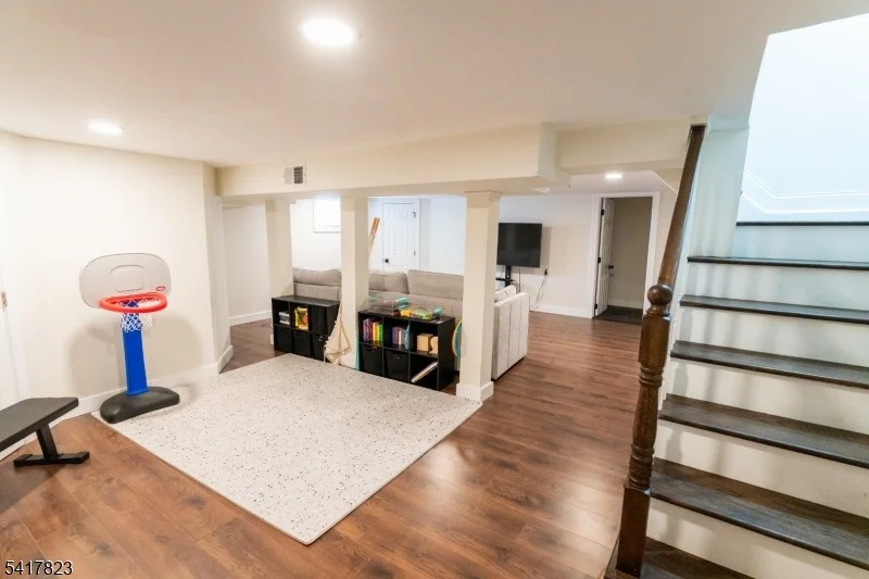 Photo of 246 Stirling Ave