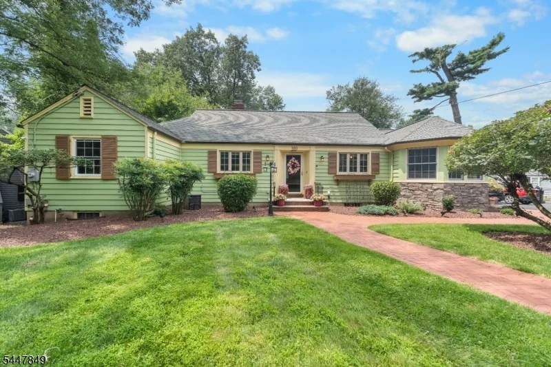 Photo of 950 Belvidere
