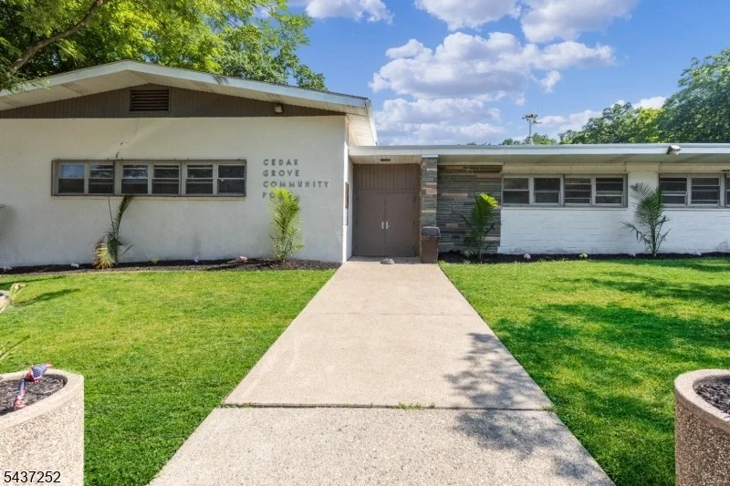 Photo of 13 Elm Dr
