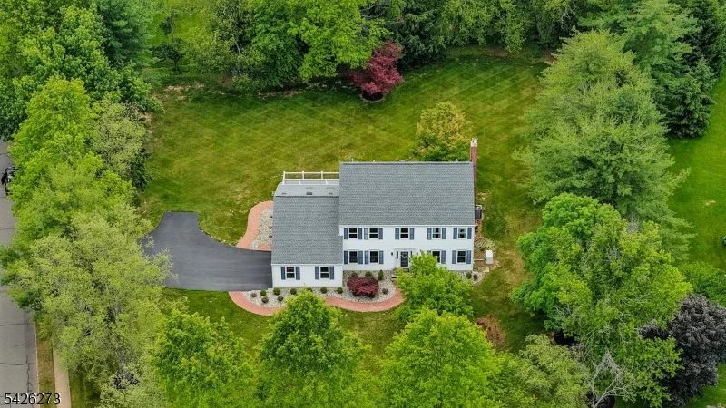 Photo of 77 Ridgeview Dr