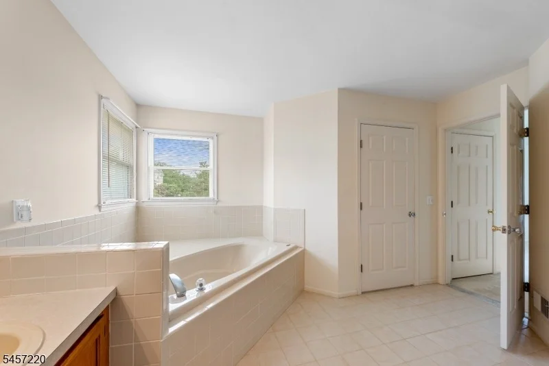 Photo of 4 Hawthorn Dr