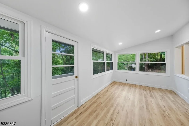 Photo of 330 Springbrook Trl