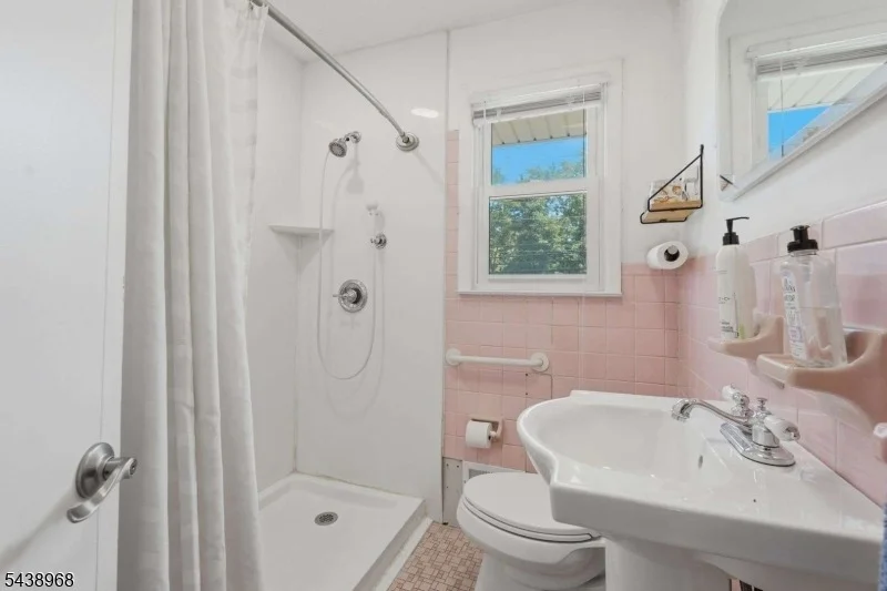 Photo of 1265 North Ave
