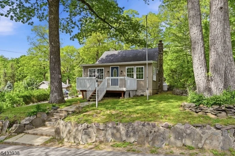 Photo of 16 Morsemere Rd