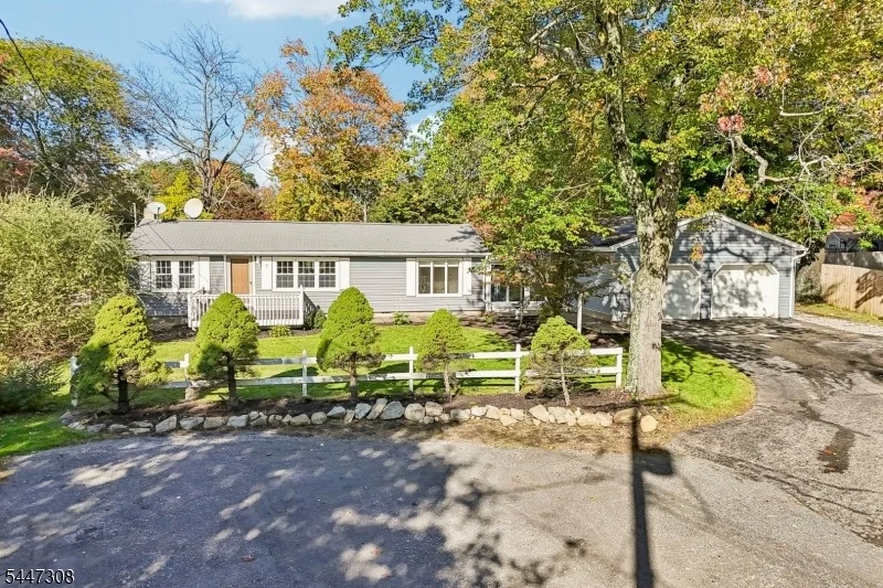 Photo of 8 Summit Rd