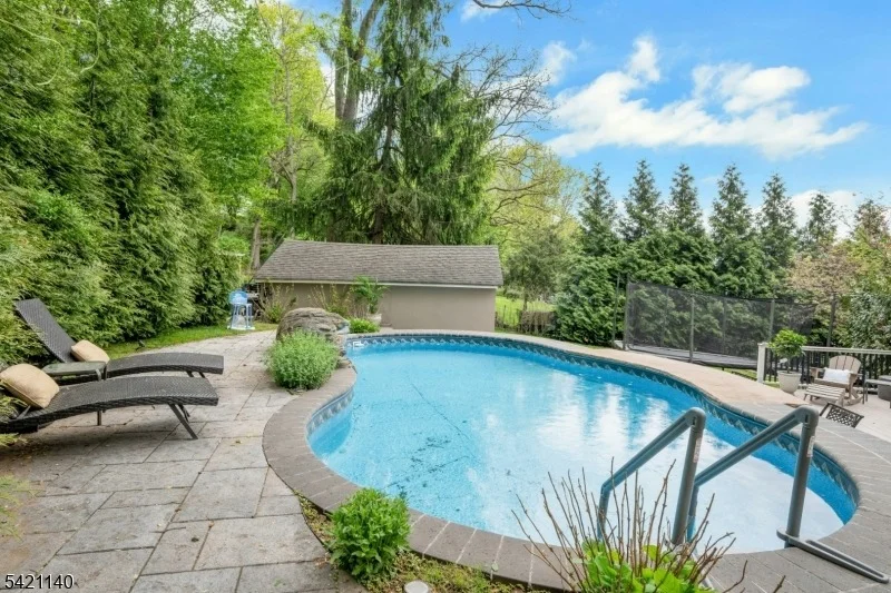 Photo of 744 River Rd