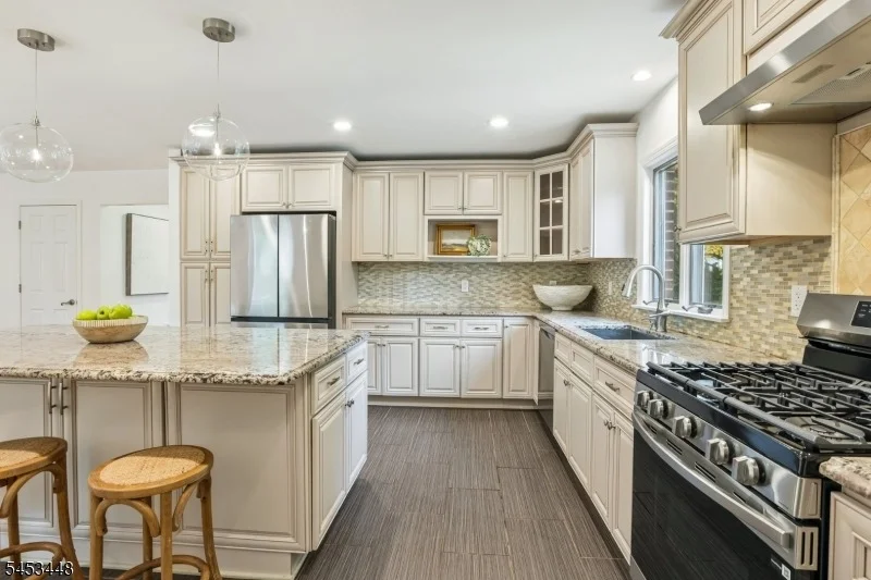 Photo of 650 Ridgewood Rd