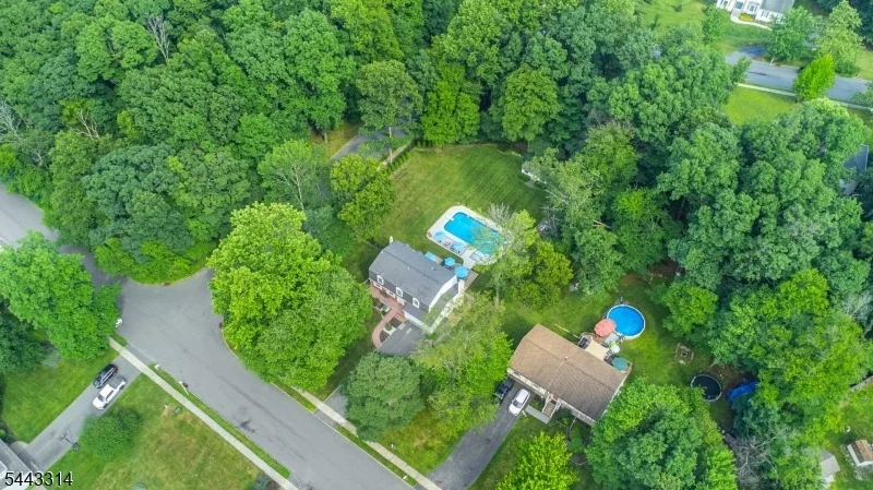 Photo of 37 Camelot Dr