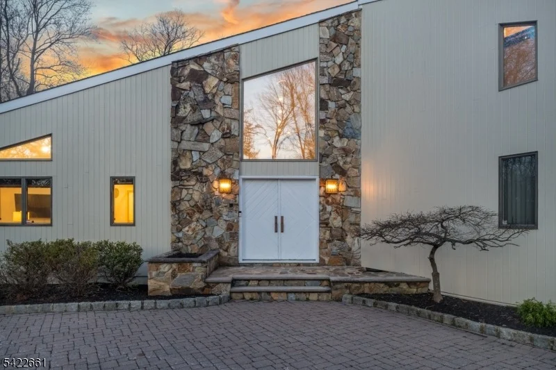 Photo of 586 Stangle Rd