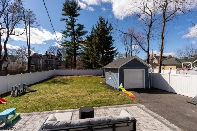 Photo of 246 Stirling Ave