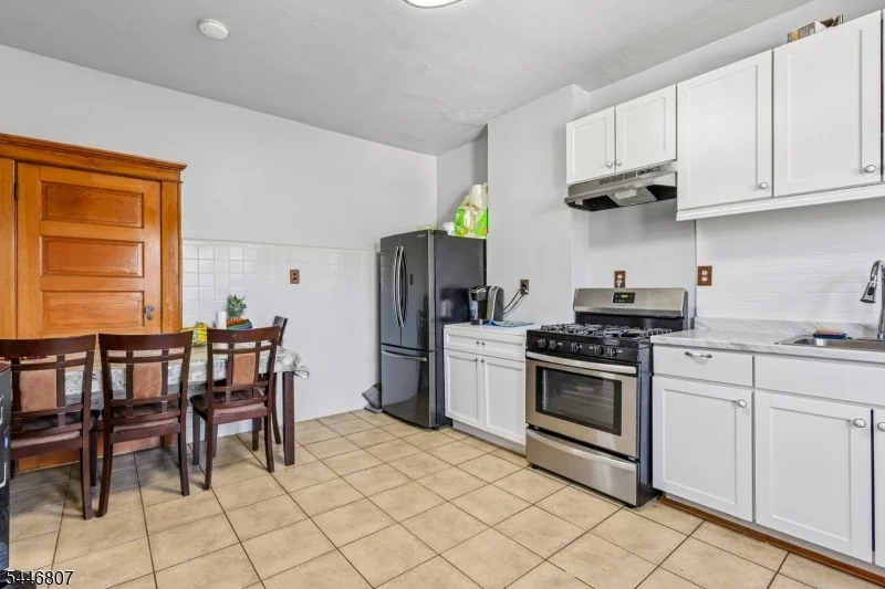 Photo of 390 Delano Pl