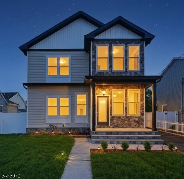 Photo of 588 Maple Ave