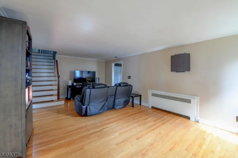 Photo of 2758 Larchmont Rd