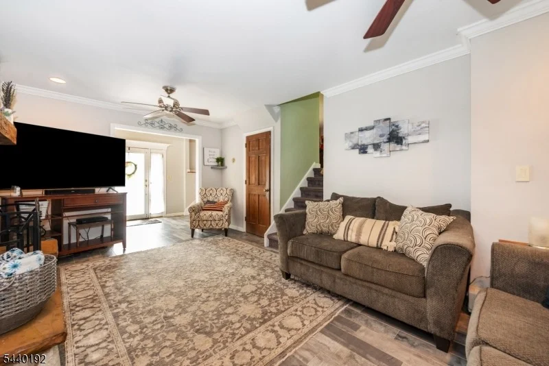 Photo of 27 Dewey Dr