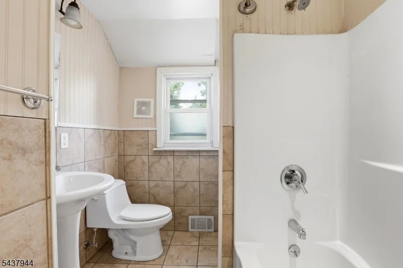 Photo of 641 Greenbrook Rd
