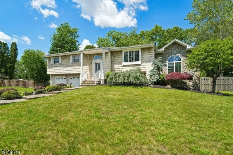 Photo of 18 Mary Ellen Dr