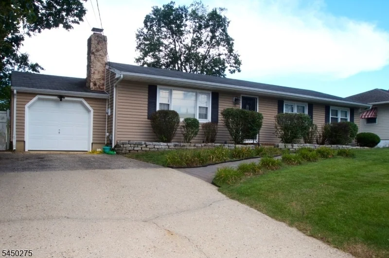 Photo of 319 Spruce Dr