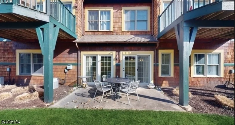 Photo of 8 Maple Cres Unit 12