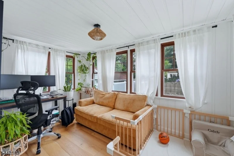 Photo of 102 Mortimer Ave