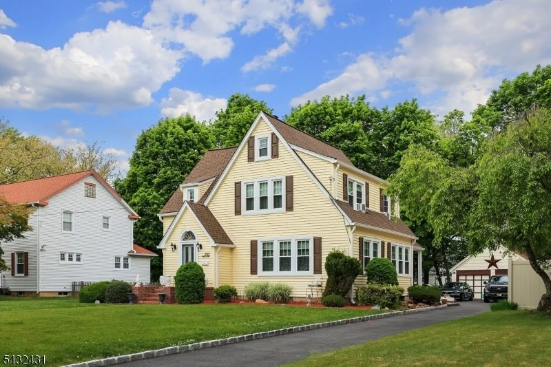 Photo of 1115 Central Ave