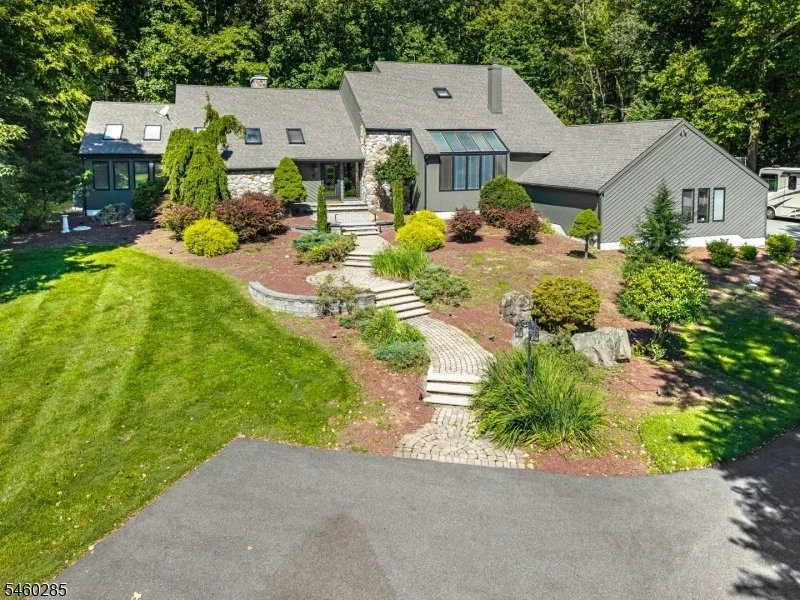 Photo of 33 Radcliffe Dr