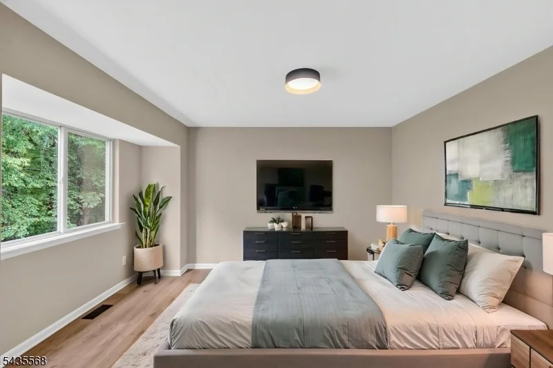 Photo of 32 Woods Edge Dr